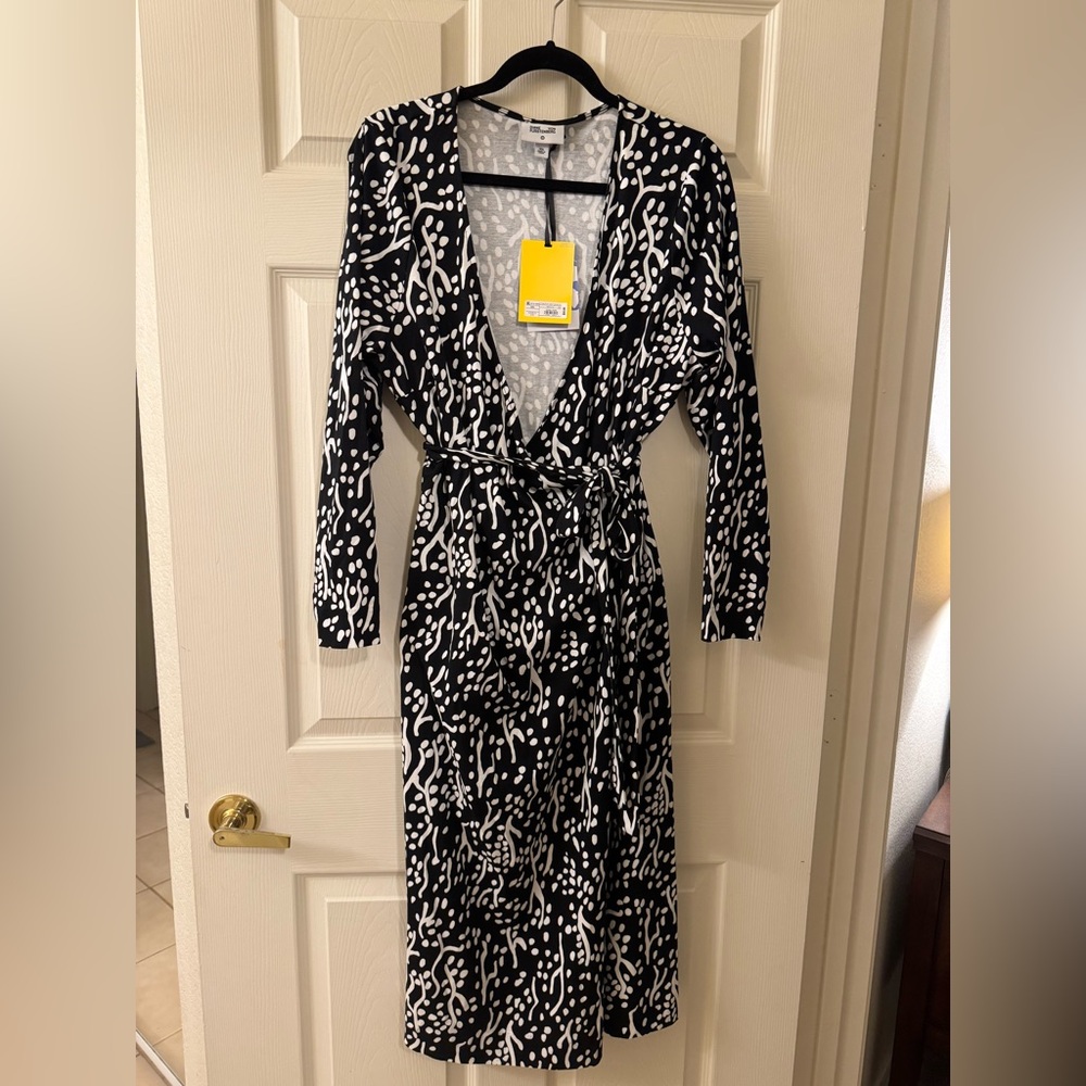 Diane Von Furstenberg Black and White Long Sleeve Dress